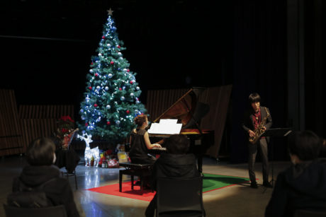 ”街ピアノ”クリスマスコンサート開催